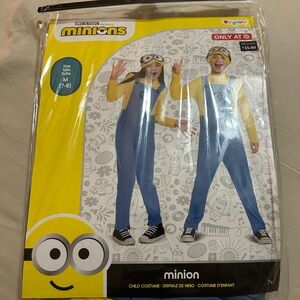 Minions costume set for kids #HalloweenCostume
Used 1 time last year
Size 7-8 M